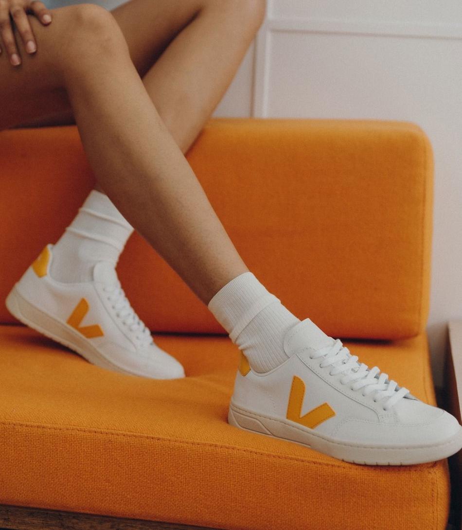 Veja Leather Ouro Women\'s V-12 White | UAUND58326